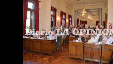 La de este jueves fue la segunda extraordinaria del año y contó con la presencia de vecinos. (LA OPINION)