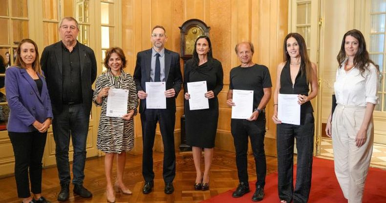 La convocatoria a la Bienal de Venecia se realiza por primera vez a partir de una alianza público-privada, con el propósito de lograr una mayor transparencia y menores costos para el Estado Nacional.