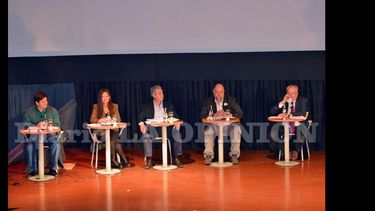 El orden de ubicación fue por sorteo: Bormioli, Conti, Martínez, Glavinovich y Peñaloza. (LA OPINI0N)