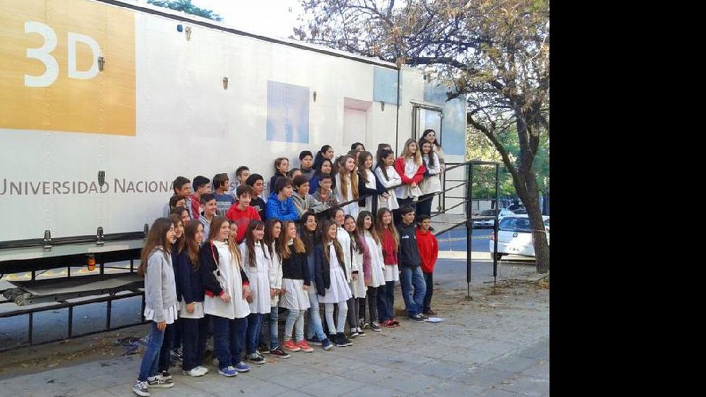 Gira que Gira en la Escuela de Educación Primaria Nº 19 Juan Larrea de J. A. de la Peña. (LA OPINION)