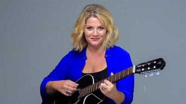 Anabella Zoch, una de las voces más destacadas de la música popular argentina, vendrá por primera vez a Pergamino. Anabella Zoch, una de las voces más destacadas de la música popular argentina, vendrá por primera vez a Pergamino.