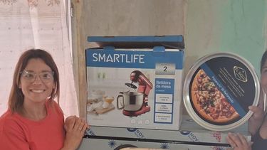 Florencia Vaño Abba hizo entrega de insumos y herramientas a las cuatro mujeres emprendedoras. Florencia Vaño Abba hizo entrega de insumos y herramientas a las cuatro mujeres emprendedoras.