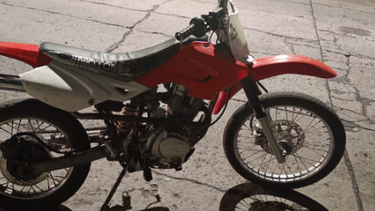 Detienen a un sujeto en San Nicolás, con una motocicleta robada hace 13 años. Detienen a un sujeto en San Nicolás, con una motocicleta robada hace 13 años.