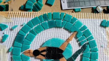 Más de 40 artistas de todo el país se reúnen para una obra en mosaico que homenajea a Agenor Almada. Más de 40 artistas de todo el país se reúnen para una obra en mosaico que homenajea a Agenor Almada.