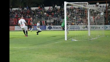 Mariano Mauri anotó a pocos minutos del final y los fogoneros festejaron los tres puntos. Mariano Mauri anotó a pocos minutos del final y los fogoneros festejaron los tres puntos.