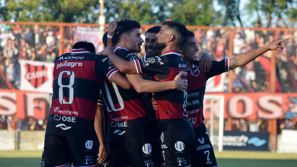 Douglas Haig sumó un nuevo triunfo, estiró su arranque ideal y sigue firme en la cima. Douglas Haig sumó un nuevo triunfo, estiró su arranque ideal y sigue firme en la cima.