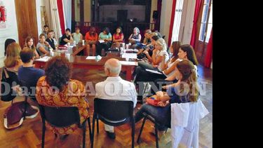 La iniciativa reunió diferentes autoridades en el Salón Luis Sued del Concejo Deliberante. (LA OPINION)