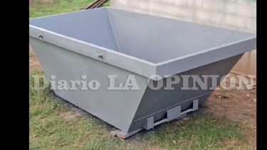 Los volquetes tienen que cumplir ciertas normativas para poder utilizarse. (LA OPINION)