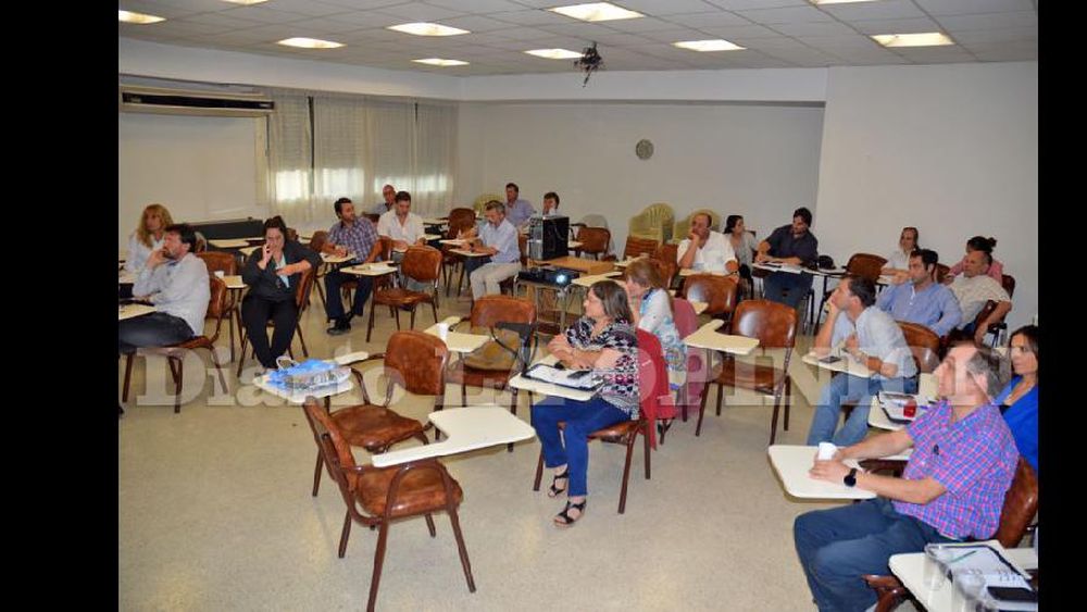 La primera jornada del curso se desarrolló con un buen marco de participantes. (LA OPINION)
