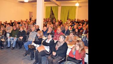 Numerosos jubilados participaron de la charla informativa en la que se explicó los alcances del proyecto de ley. (LA OPINION)