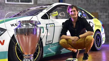 Alfonso Domenech arranca la defensa del título en el autódromo Ciudad de Paraná. Alfonso Domenech arranca la defensa del título en el autódromo Ciudad de Paraná.