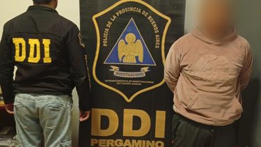 Los tres detenidos forman parte de los ocho sospechosos involucrados en el homicidio de Daniel Cano durante un enfrentamiento en el barrio Hernández el sábado a la madrugada. Los tres detenidos forman parte de los ocho sospechosos involucrados en el homicidio de Daniel Cano durante un enfrentamiento en el barrio Hernández el sábado a la madrugada.