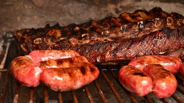 La parrillada argentina, un ícono de la cultura nacional. La parrillada argentina, un ícono de la cultura nacional.