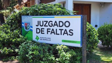 La jueza de Faltas municipal, Sol Aroza, brindó detalles sobre el procedimiento vigente para intimar y sancionar a propietarios de terrenos baldíos con maleza en Ramallo y Villa Ramallo, y remarcó la importancia de la responsabilidad social en el mantenimiento de los lotes. La jueza de Faltas municipal, Sol Aroza, brindó detalles sobre el procedimiento vigente para intimar y sancionar a propietarios de terrenos baldíos con maleza en Ramallo y Villa Ramallo, y remarcó la importancia de la responsabilidad social en el mantenimiento de los lotes.