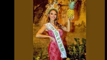 Gisela Todero, de Arroyo Dulce, es la nueva Reina Mundial de la Piña. (GISELA TODERO)