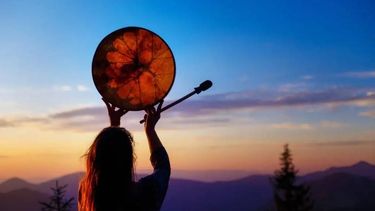 El chamanismo se presenta como un terreno fértil para el diálogo interdisciplinario entre ciencia y espiritualidad.