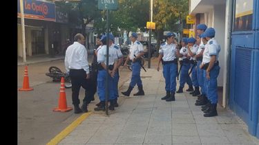 El accidente de Alem entre Avenida de Mayo y Pueyrredón dejo una inspectora herida. (LA OPINION)