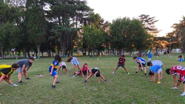 En el marco del programa Acción de Verano, el Centro de Educación Física N° 60 desarrolla una amplia propuesta de actividades deportivas y recreativas destinada a niños, jóvenes y adultos,con el objetivo de fomentar el movimiento, la vida activa y el bienestar integral durante la temporada estival. En el marco del programa Acción de Verano, el Centro de Educación Física N° 60 desarrolla una amplia propuesta de actividades deportivas y recreativas destinada a niños, jóvenes y adultos,con el objetivo de fomentar el movimiento, la vida activa y el bienestar integral durante la temporada estival.