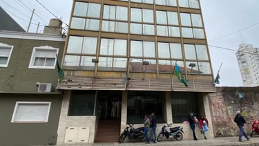 El convicto protagonizó los incidentes frente al edificio de la Fiscalía de Merced entre Dorrego y Florida. El convicto protagonizó los incidentes frente al edificio de la Fiscalía de Merced entre Dorrego y Florida.
