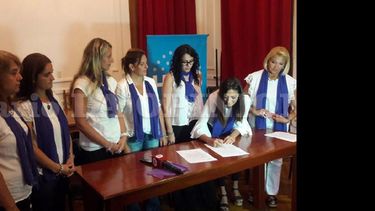 Las concejales firmaron un acta de compromiso para la defensa de los derechos de las mujeres. v(LA OPINION) Las concejales firmaron un acta de compromiso para la defensa de los derechos de las mujeres. v(LA OPINION)