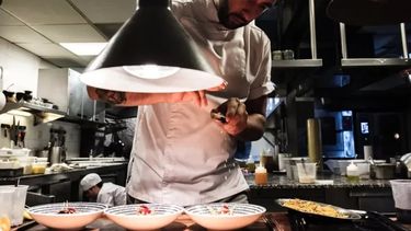 Pedro Bargero no es solo un chef prestigioso; es un creador de experiencias, un líder de equipos, un innovador que desafía límites. Pedro Bargero no es solo un chef prestigioso; es un creador de experiencias, un líder de equipos, un innovador que desafía límites.