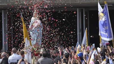 Muchos peregrinos llegan al Santuario de San Nicolás con intenciones concretas para pedir, agradecer o simplemente dar testimonio de su fe.