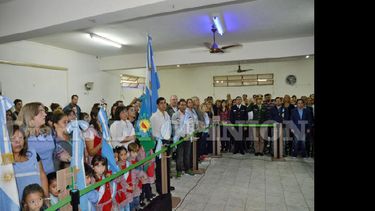 Numerosos establecimientos educativos participaron del acto que se realizó en la sede del Club Defensores de Belgrano. (LA OPINION)