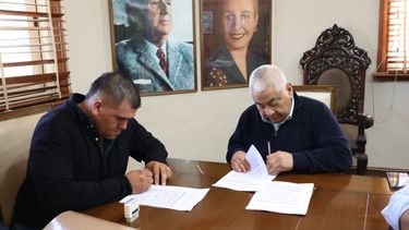 Firma del convenio por el polo gastronomico en la ex terminal de San Pedro Firma del convenio por el polo gastronomico en la ex terminal de San Pedro