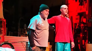 Gorriones, una obra profundamente humana, a cargo de Fernando Crespi y Fernando Peduto, vuelve a latir en el corazón del teatro independiente local con dos funciones en El Yerta Club Cultural. Gorriones, una obra profundamente humana, a cargo de Fernando Crespi y Fernando Peduto, vuelve a latir en el corazón del teatro independiente local con dos funciones en El Yerta Club Cultural.