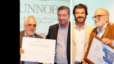 Eduardo Stupía fue distinguido como Visitante Ilustre de la Unnoba. (UNNOBA) - Luis Felipe Noé recibió un merecedido reconocimiento a través de la Universidad del Noroeste. (UNNOBA)