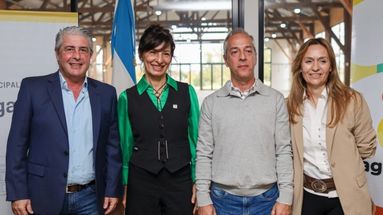 El intendente de Pergamino, Javier Martínez, la presidente de AgroActiva, Rosana Nardi, el secretario de Gobierno Karim Dib y la funcionaria municipal Aurelia Furnari.
