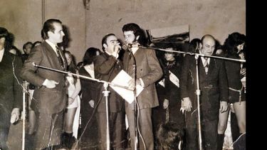 Presentación del primer disco de Ramiro Valente en el Club Comunicaciones el 23 de septiembre de 1971. Aparecen Hernán Figueroa Reyes, Eduardo Curuchet, Ramiro Valente y José Basso.