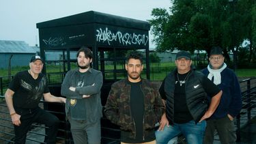 Sunset, la banda de rock se destaca por sus originales reversiones de clásicos de los años 80 y 90. Sunset, la banda de rock se destaca por sus originales reversiones de clásicos de los años 80 y 90.