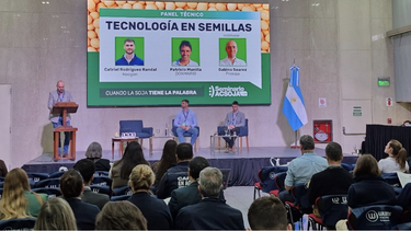 Patricio Munilla, de DONMARIO, centró su ponencia en los rendimientos alcanzables que Argentina tiene el potencial de lograr, y que hoy son una realidad en otros países. Patricio Munilla, de DONMARIO, centró su ponencia en los rendimientos alcanzables que Argentina tiene el potencial de lograr, y que hoy son una realidad en otros países.