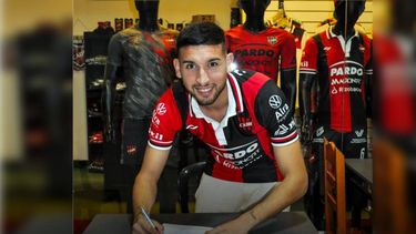 Joaquín Petino volvió al Fogonero a préstamo por un año y medio. Joaquín Petino volvió al Fogonero a préstamo por un año y medio.