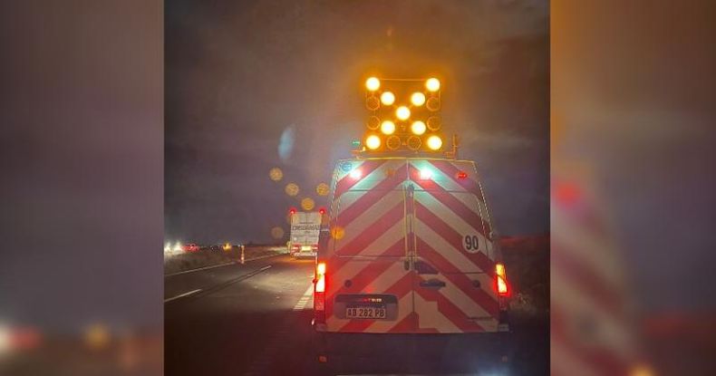 La brigada civil de los corredores viales señalizó el lugar del siniestro hasta remoción de los vehículos siniestrados y el caballo muerto.