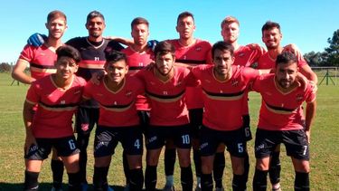 La formación inicial que presentó Douglas este martes en General Rodríguez frente a Flandria. La formación inicial que presentó Douglas este martes en General Rodríguez frente a Flandria.