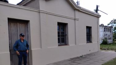 Carlos Miguelena posa junto a lo que será la nueva sede del Centro de exCombatientes y el Museo Malvinas. Carlos Miguelena posa junto a lo que será la nueva sede del Centro de exCombatientes y el Museo Malvinas.