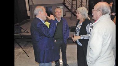Las autoridades municipales hicieron entrega de un subsidio de 29 mil pesos al GAE. (LA OPINION)