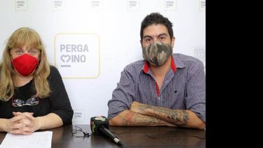 La subsecretaria de Cultura, Cristina Torrano y el subdirector del área, Cristian Capurelli, en conferencia de prensa. (PRENSA-MUNICIPIO)