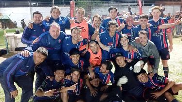 San José festeja la clasificación a la final luego de derrotar a Deportivo Acevedo 1 a 0. San José festeja la clasificación a la final luego de derrotar a Deportivo Acevedo 1 a 0.