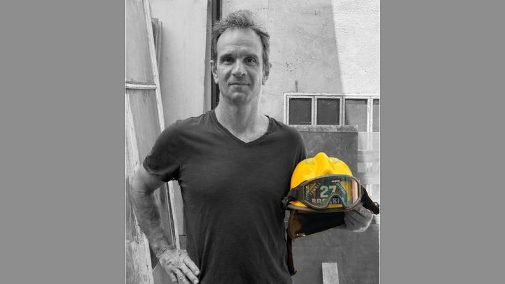 La muestra “Cascos Solidarios” se desarrollará los días 8, 9 y 10 de abril en el Memorial de calle Salta 2141, en Rosario, con cierre el 10 de abril a las 19 horas mediante una subasta solidaria. La muestra “Cascos Solidarios” se desarrollará los días 8, 9 y 10 de abril en el Memorial de calle Salta 2141, en Rosario, con cierre el 10 de abril a las 19 horas mediante una subasta solidaria.