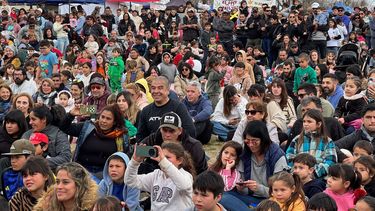 Miles de personas se congregaron en el Parque Belgrano para festejar el Día del Niño. Miles de personas se congregaron en el Parque Belgrano para festejar el Día del Niño.