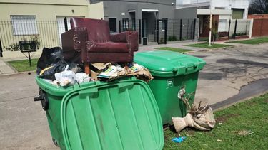 desde la municipalidad de pergamino advirtieron: los contenedores de basura no son volquetes desde la municipalidad de pergamino advirtieron: los contenedores de basura no son volquetes