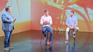 De izq. a der. Diego Peydro (periodista), Gonzalo Uranga (Líder de Negocio para Latinoamérica Sur de GDM) y Alejandro García (Gerente Ejecutivo Comercial de Maíz).