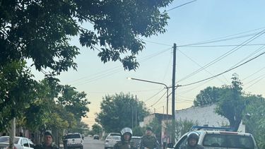 El jueves en Falucho al 900, del barrio 12 de Octubre, la Policía de Drogas Ilícitas desplegó escuadrones para llanar varios domicilios. El jueves en Falucho al 900, del barrio 12 de Octubre, la Policía de Drogas Ilícitas desplegó escuadrones para llanar varios domicilios.