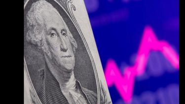 La Afip subió a 100% la percepción por el Impuesto a las Ganancias, a lo que se suma el 25% de percepción por Bienes Personales y el 30% del impuesto PAIS.