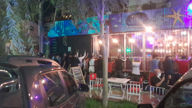 Un importante disturbio entre una numerosa cantidad de personas tuvo lugar en la Costanera Baja de San Nicolás. Un importante disturbio entre una numerosa cantidad de personas tuvo lugar en la Costanera Baja de San Nicolás.