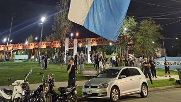 La comunidad de Pergamino acompañó la vigilia para esperar el comienzo del día 2 de abril que recuerda a los veteranos y caídos en la guerra de Malvinas. La comunidad de Pergamino acompañó la vigilia para esperar el comienzo del día 2 de abril que recuerda a los veteranos y caídos en la guerra de Malvinas.