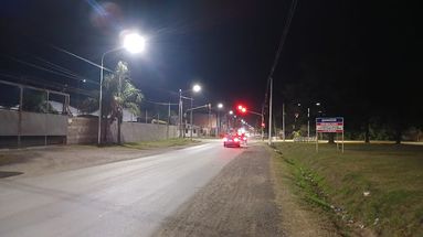 La Secretaría de Obras Públicas y en un trabajo coordinado con COOPSER, continúa con la ejecución del plan de modernización del alumbrado público que ya alcanzó la renovación de 2277 unidades en diversos sectores estratégicos de la ciudad. La Secretaría de Obras Públicas y en un trabajo coordinado con COOPSER, continúa con la ejecución del plan de modernización del alumbrado público que ya alcanzó la renovación de 2277 unidades en diversos sectores estratégicos de la ciudad.